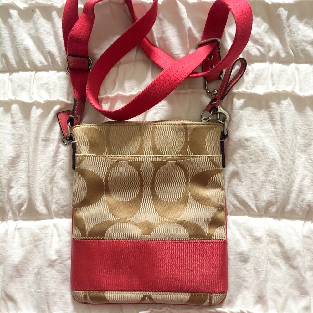 Coach Signature Swingpack Crossbody